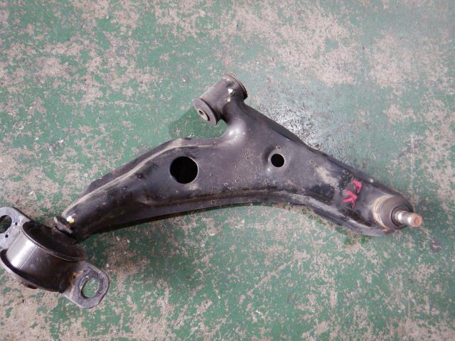 【中古】中古部品 プレオ RA2 右フロントロアアーム 【3330810100-000213134051720】