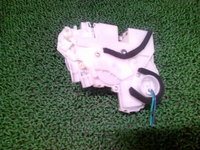 【中古】中古部品 エブリィ DA17V 左フロントドアロックソレノイド 【3330660100-000025303864560】