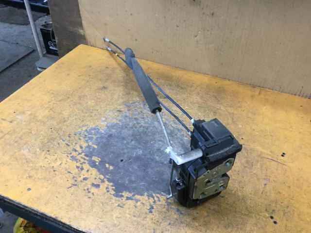 【中古】中古部品 キューブ BNZ11 左フロントドアロックソレノイド 【3330960100-000051742364560】