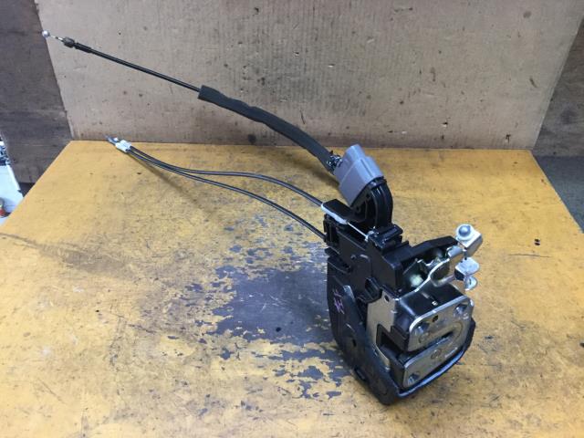 【中古】中古部品 キューブ BNZ11 左フロントドアロックソレノイド 【3330960100-000051661664561】