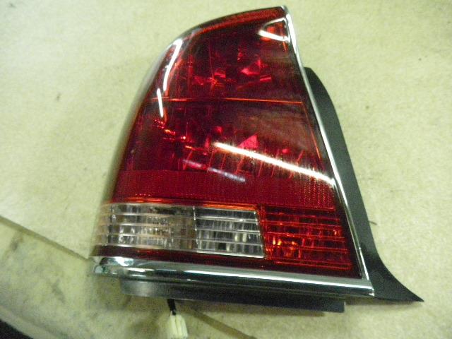 【中古】中古部品 クラウンマジェスタ UZS171 左テールランプ 【3330810100-001229795915600】