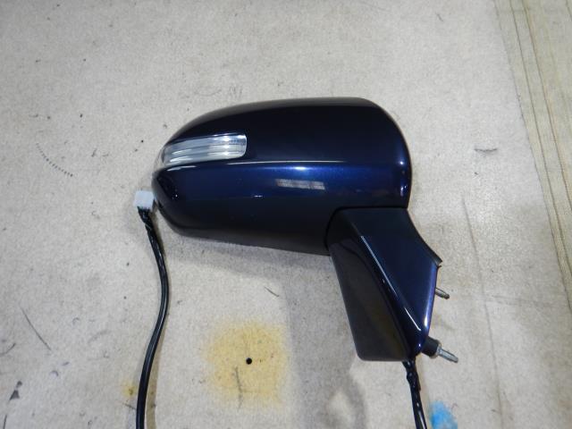 【中古】中古部品 ヴォクシー ZRR70W 右サイドミラー 【3330810100-001624733213500】