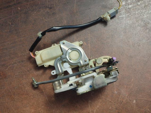 【中古】中古部品 バモスホビオ HM3 左フロントドアロックソレノイド 【3331010800-001697839364560】