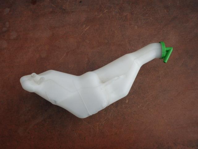 【中古】中古部品 キャリィ DA63T ラジエータリザーブタンク 【3331010800-000021766120410】