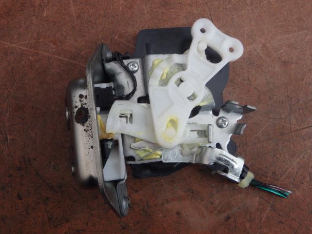 【中古】中古部品 パレット MK21S トランク・バックドアロックソレノイド 【3331010800-000020739164590】