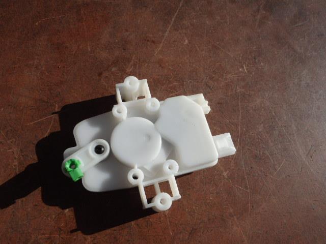 【中古】中古部品 eKワゴン H81W トランク・バックドアロックソレノイド 【3331010800-001661454864590】