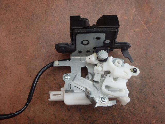 【中古】中古部品 ビアンテ CCEFW トランク・バックドアロックソレノイド 【3331010800-00002134036459..