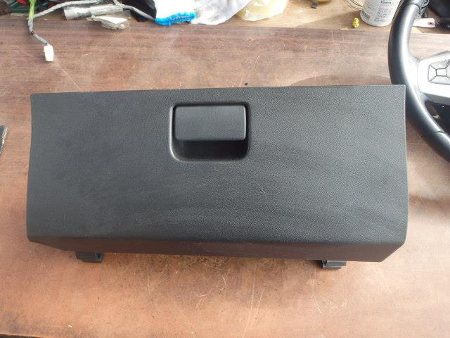 【中古】中古部品 ムーヴ LA150S グローブBOX 【3331010800-000021425470210】