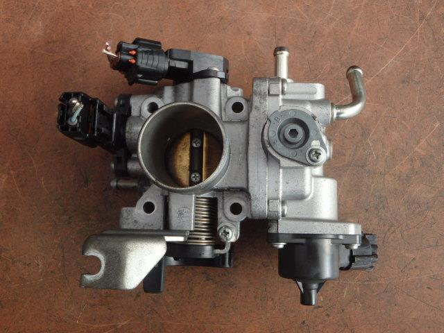 【中古】中古部品 モコ MG22S スロットルボディ 【3331010800-000021746120300】