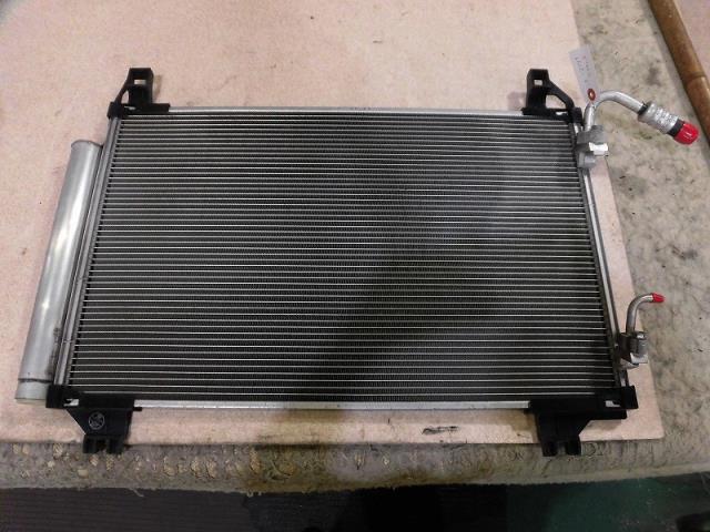 メーカー トヨタ 車名 ラクティス 型式類別 16678-0003 グレード 1300 X 認定型式 DBA-NSP120 車両タイプ 5ドアハッチバック 年式 H23/3 シフト 駆動 通称型式 エンジン型式 1NR-FE ミッション型式 アクスル型式 -01A 車体色 白 車体色No 070 トリム色No FA20 走行距離(Km) 89,000 メーカー純正品番 88460-52130 部品メーカー品番 保証 1ヶ月/1000km 付加情報 走行Km【89,000】;R134用;フィン倒れ有;テストOK; 商品情報 ※純正番号およびモデル番号は参考としてください。※リビルト部品を購入される際のお願い【再生部品】と表示されているものをリビルト部品と呼んでいます。リビルト部品の場合には、交換時に取り外した部品をご返却していただく場合があります。詳しくはこちら※大物商品(ドア・ボンネット・バンパー等)は個人宅への配送ができない場合がございます。その場合、最寄りの配送業者支店止め等の対応となりますので、あらかじめご了承ください。 ページ上部へ【中古】中古部品 ラクティス NSP120 コンデンサー 【3330810100-001453094660600】
