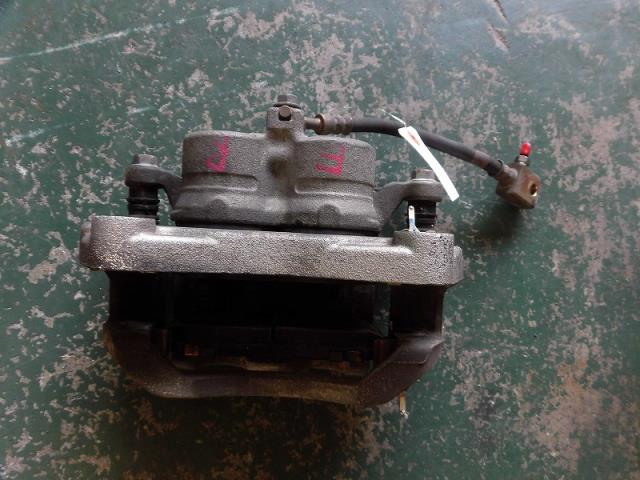 【中古】中古部品 スカイライン V36 右フロントキャリパー 【3330810100-001470276644330】