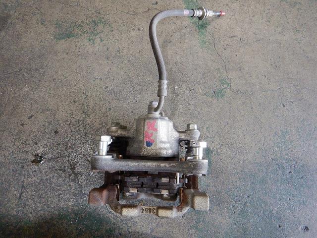 【中古】中古部品 スカイライン V36 右リアキャリパー 【3330810100-001670154444430】