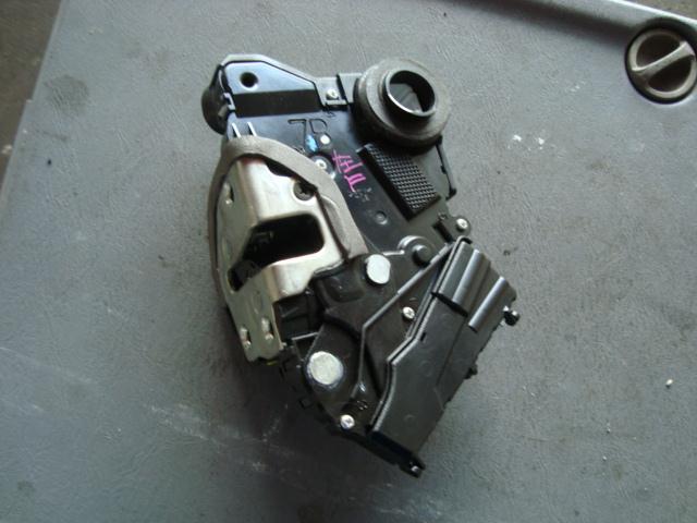 【中古】中古部品 ラクティス NCP100 左フロントドアロックソレノイド 【3340080100-000861724164560】