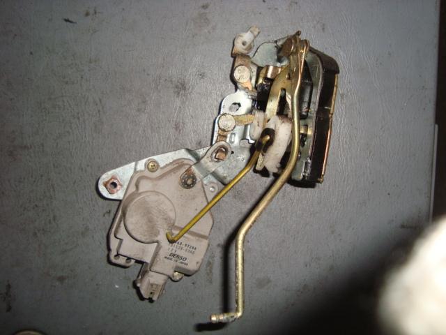 【中古】中古部品 ミラ L700S 左フロントドアロックソレノイド 【3340080100-000879545364560】