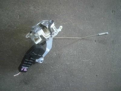 【中古】中古部品 ハイゼットアトレ S331G 左フロントドアロックソレノイド 【3340180100-240325000164560】