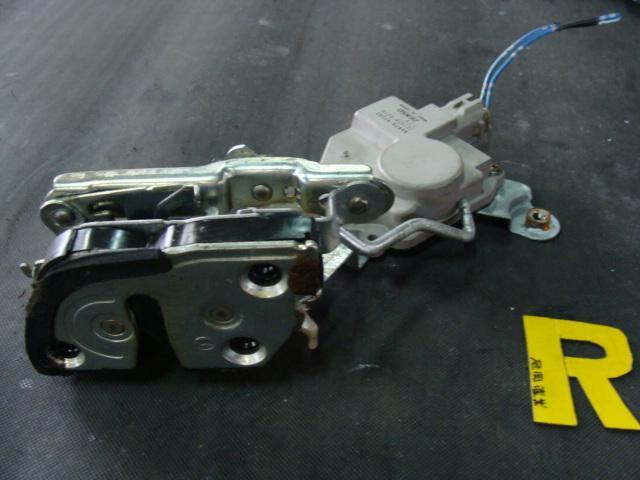 【中古】中古部品 ミラジーノ L700S 右リアドアロックソレノイド 【3340220100-000884813964570】