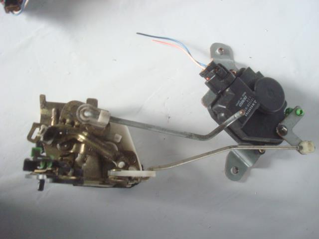 【中古】中古部品 eKワゴン H81W 右リアドアロックソレノイド 【3340220100-001307135364570】