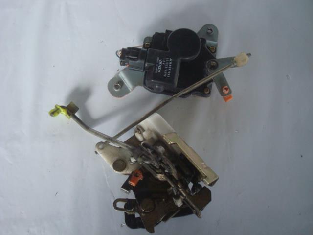 【中古】中古部品 eKワゴン H81W 左リアドアロックソレノイド 【3340220100-001307135464580】