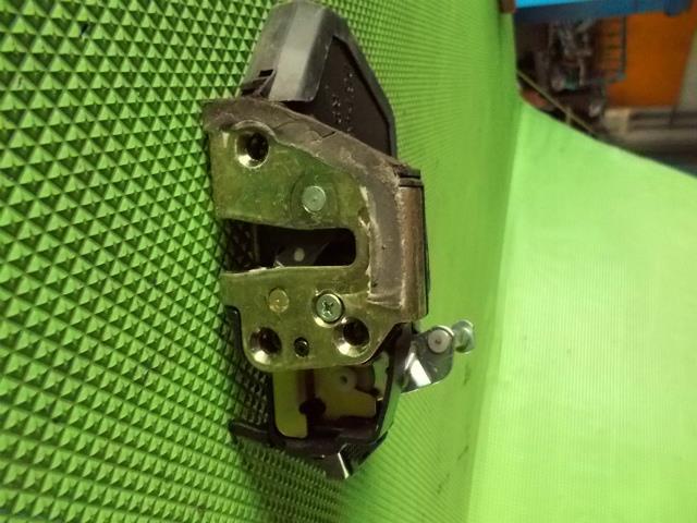 【中古】中古部品 カローラスパシオ NZE121N 右リアドアロックソレノイド 【3340220100-001129177664570】