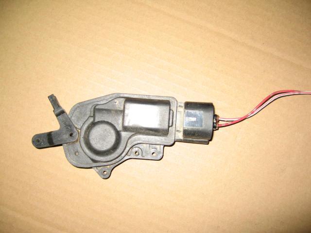 【中古】中古部品 ハイゼット S320V 左フロントドアロックソレノイド 【3340240100-000133016564560】