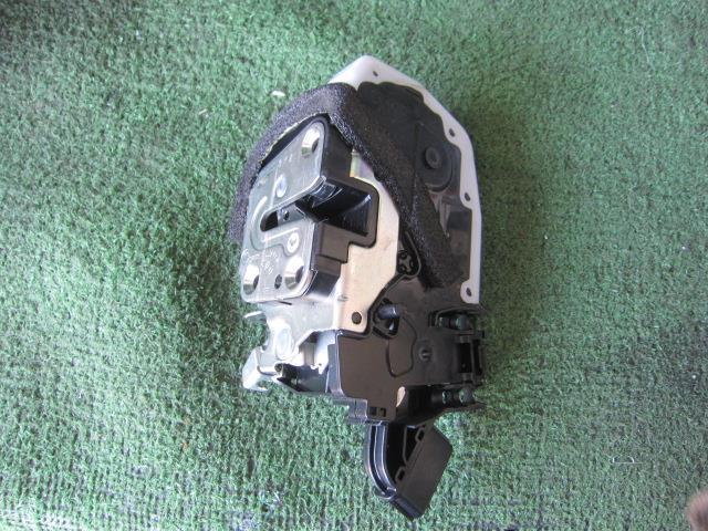 【中古】中古部品 ノート E12 左リアドアロックソレノイド 【3340240100-202200009064580】