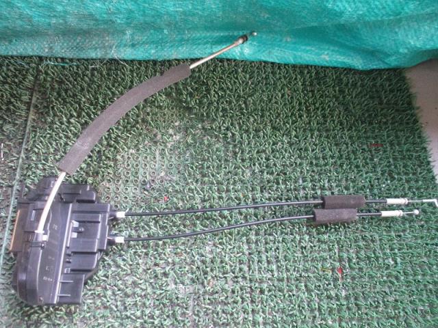 【中古】中古部品 キューブ YZ11 右リアドアロックソレノイド 【3500080000-220926000464570】