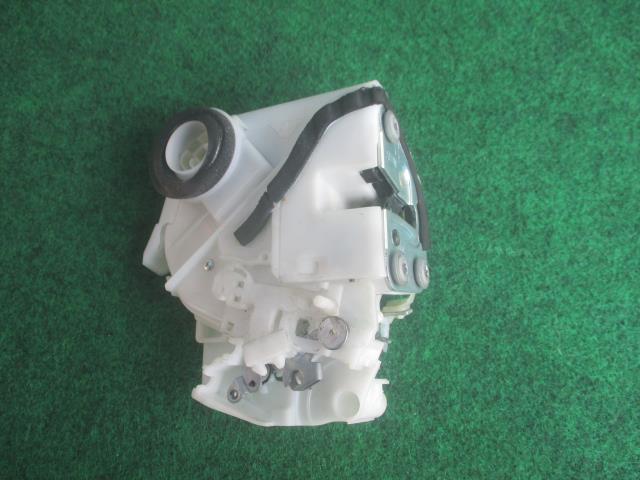 【中古】中古部品 ミラココア L675S 右リアドアロックソレノイド 【3540020100-000006080964570】