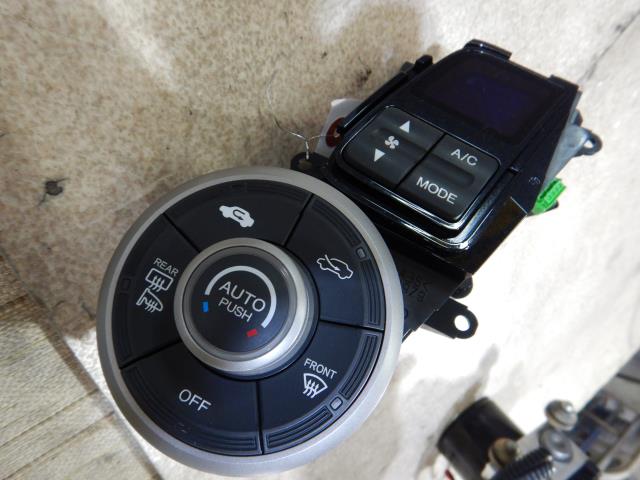 【中古】中古部品 インサイト ZE2 A/Cスイッチパネル 【3330810100-001620592660900】