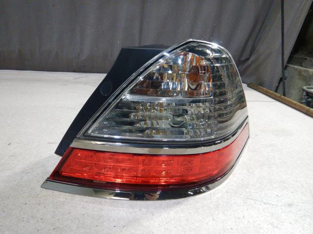 【中古】中古部品 オデッセイ RB1 右テールランプ 【3330810100-000213112915500】