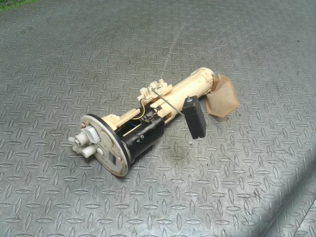 【中古】中古部品 ジムニー JB23W フューエルポンプ 【3330990700-202501000620600】