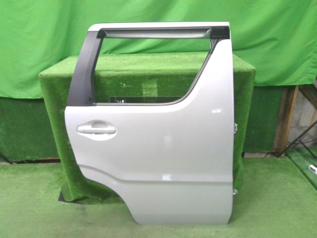 【中古】中古部品 ワゴンR MH55S 右リアドア 【3310200100-000021815713300】