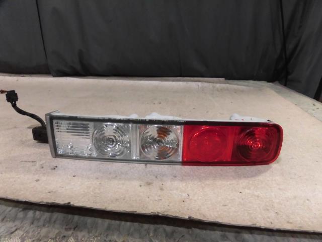 【中古】中古部品 キューブ YGZ11 右テールランプ 【3330810100-001492151515500】