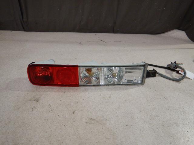 【中古】中古部品 キューブ BNZ11 左テールランプ 【3330810100-001688893715600】
