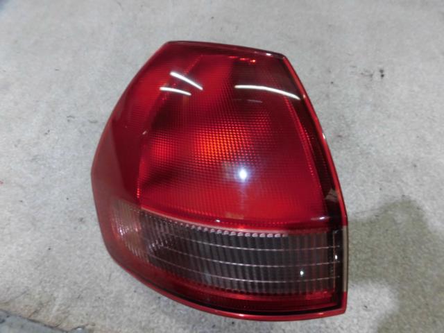 【中古】中古部品 ウイングロード WHNY11 左テールランプ 【3330810100-001501267615600】