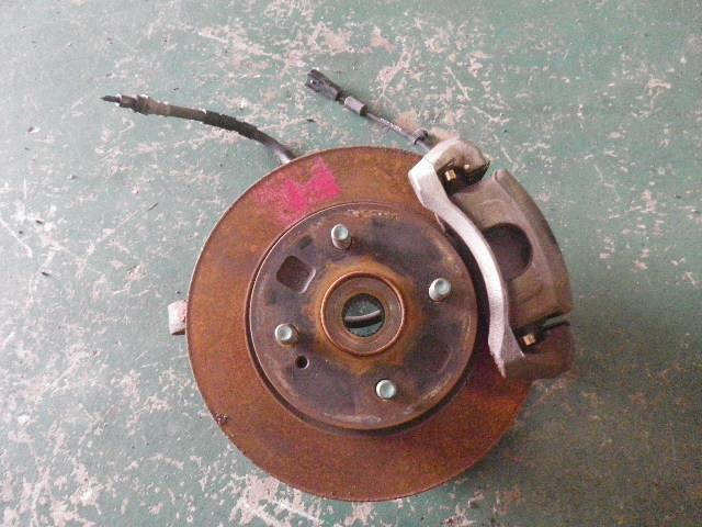 【中古】中古部品 デミオ DE3FS 右フロントナックルハブ 【3330810100-001251865944310】