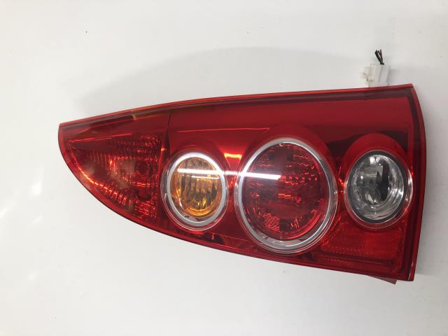 【中古】中古部品 プレマシー CP8W 右テールランプ 【3330810100-001490115015500】