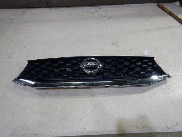 【中古】中古部品 デイズ B21W ラジエータグリル 【3330810100-001702928210400】