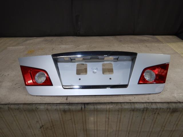 【中古】中古部品 フーガ Y50 リアフィニッシャーパネル 【3330810100-001605101415200】