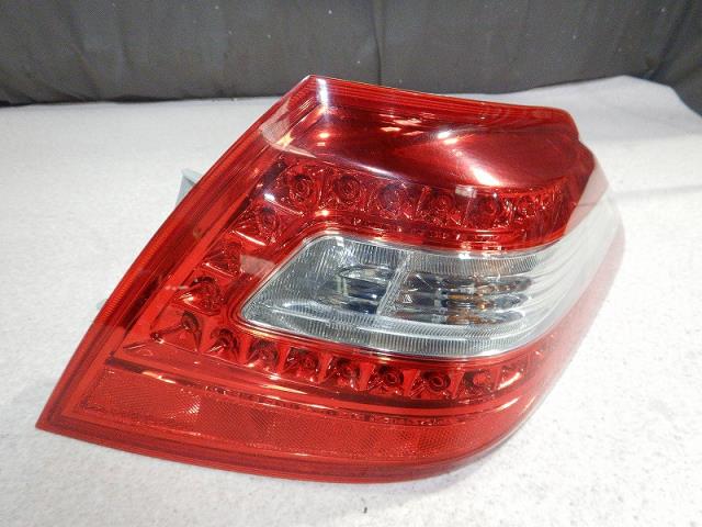 【中古】中古部品 ティアナ J32 右テールランプ 【3330810100-001662648715500】