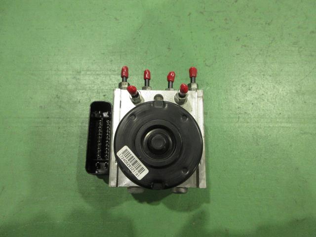 【中古】中古部品 アクセラ BL5FW ABSアクチュエーター 【3310590000-000008824242500】