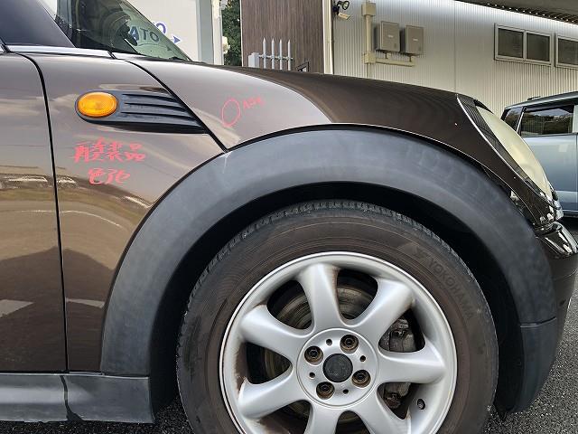 【中古】中古部品 BMW ミニ ML16 右フロントフェンダー 【3310070100-0000Y0767510600】