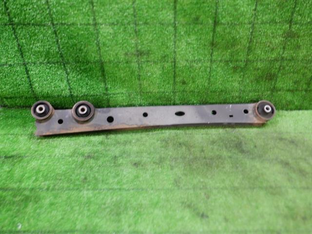 【中古】中古部品 ミライース LA360S 右リアロアアーム 【3330420100-250416000651820】