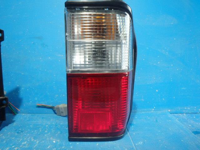 【中古】中古部品 ボンゴ SK22V 右テールランプ 【3331010800-000023175715500】