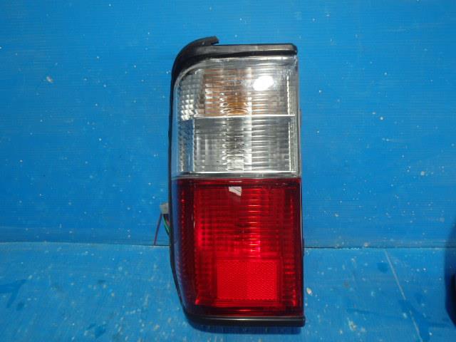 【中古】中古部品 ボンゴ SK22V 左テールランプ 【3331010800-000023175815600】
