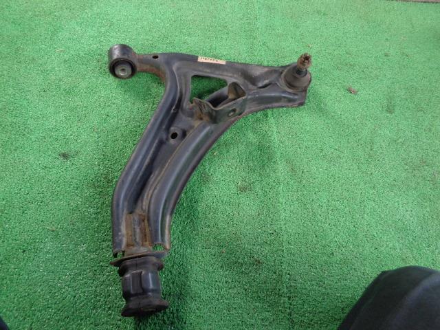 【中古】中古部品 バモスホビオ HM3 右フロントロアアーム 【3340030100-120106200051721】