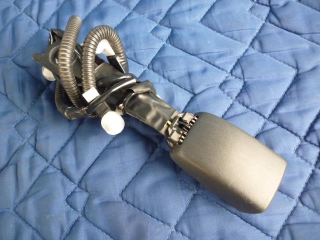 【中古】中古部品 ノア ZRR75G シートベルト 【3540020100-000007050477150】