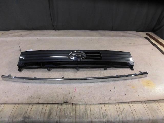 【中古】中古部品 ムーヴコンテ L575S ラジエータグリル 【3330810100-001568818410400】