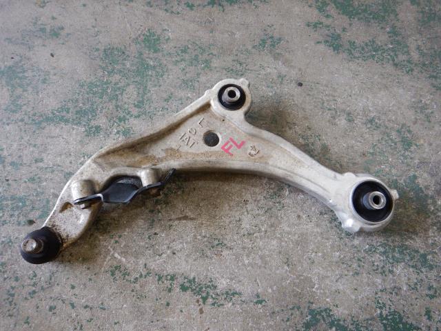 【中古】中古部品 エルグランド PE52 左フロントロアアーム 【3330810100-250507000251740】