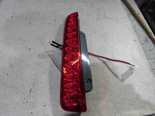 【中古】中古部品 アイシス ANM10W 左テールランプ 【3330810100-001482651015600】