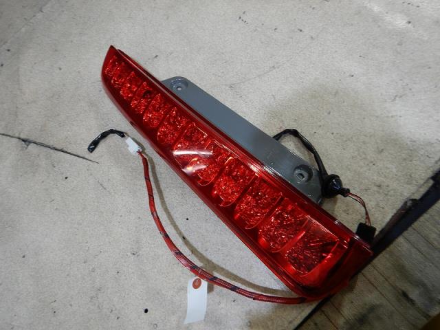 【中古】中古部品 アイシス ANM10W 左テールランプ 【3330810100-001634080515600】